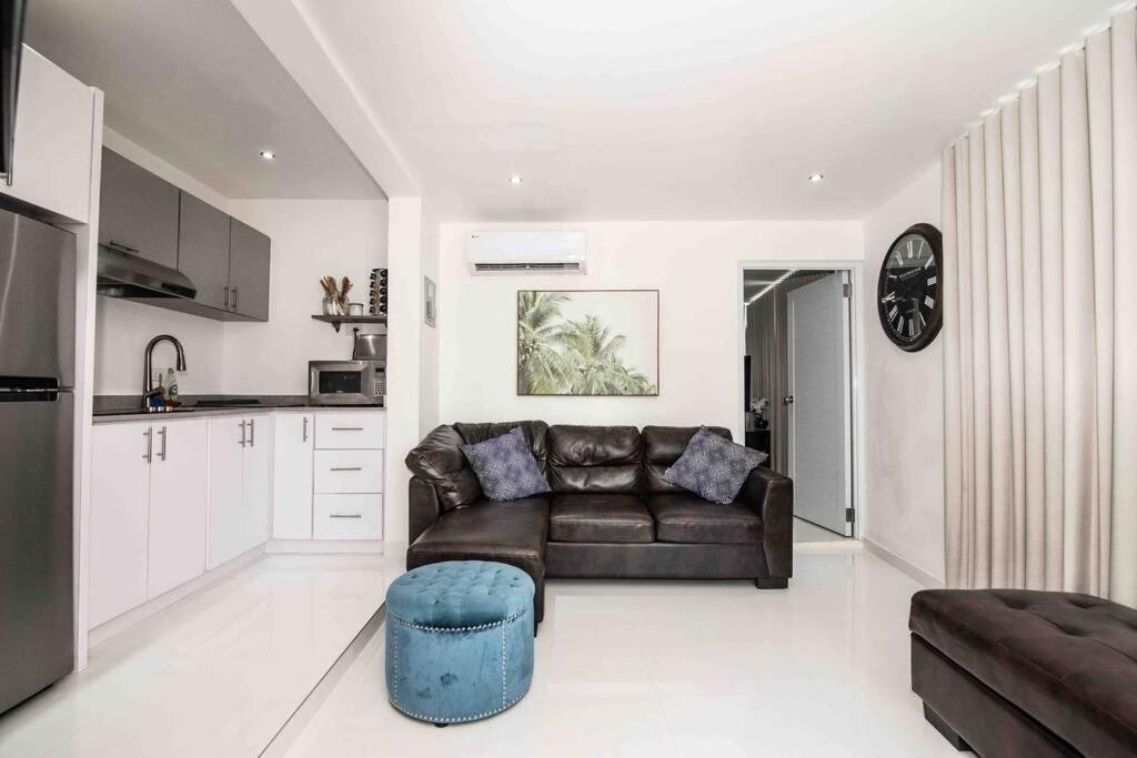Modern 2Br With Kingbed In The Heart Of Isla Verde Strip Appartamento San Juan Esterno foto
