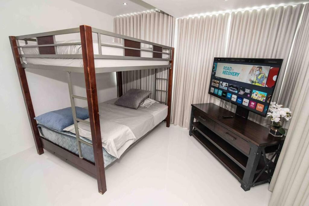 Modern 2Br With Kingbed In The Heart Of Isla Verde Strip Appartamento San Juan Esterno foto
